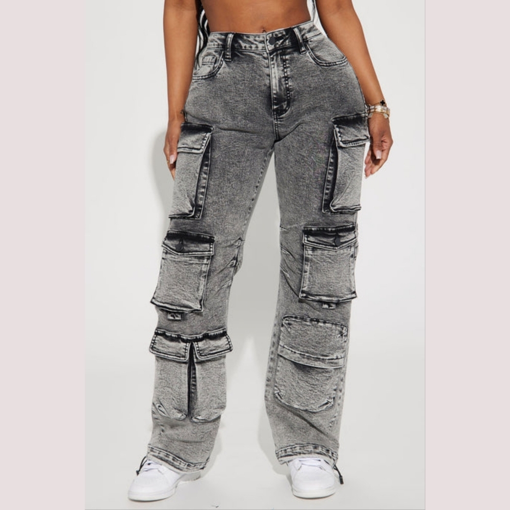 Fashion Nova Gray Acid-Wash Wide Leg Cargo Jeans - Picture 3 of 8